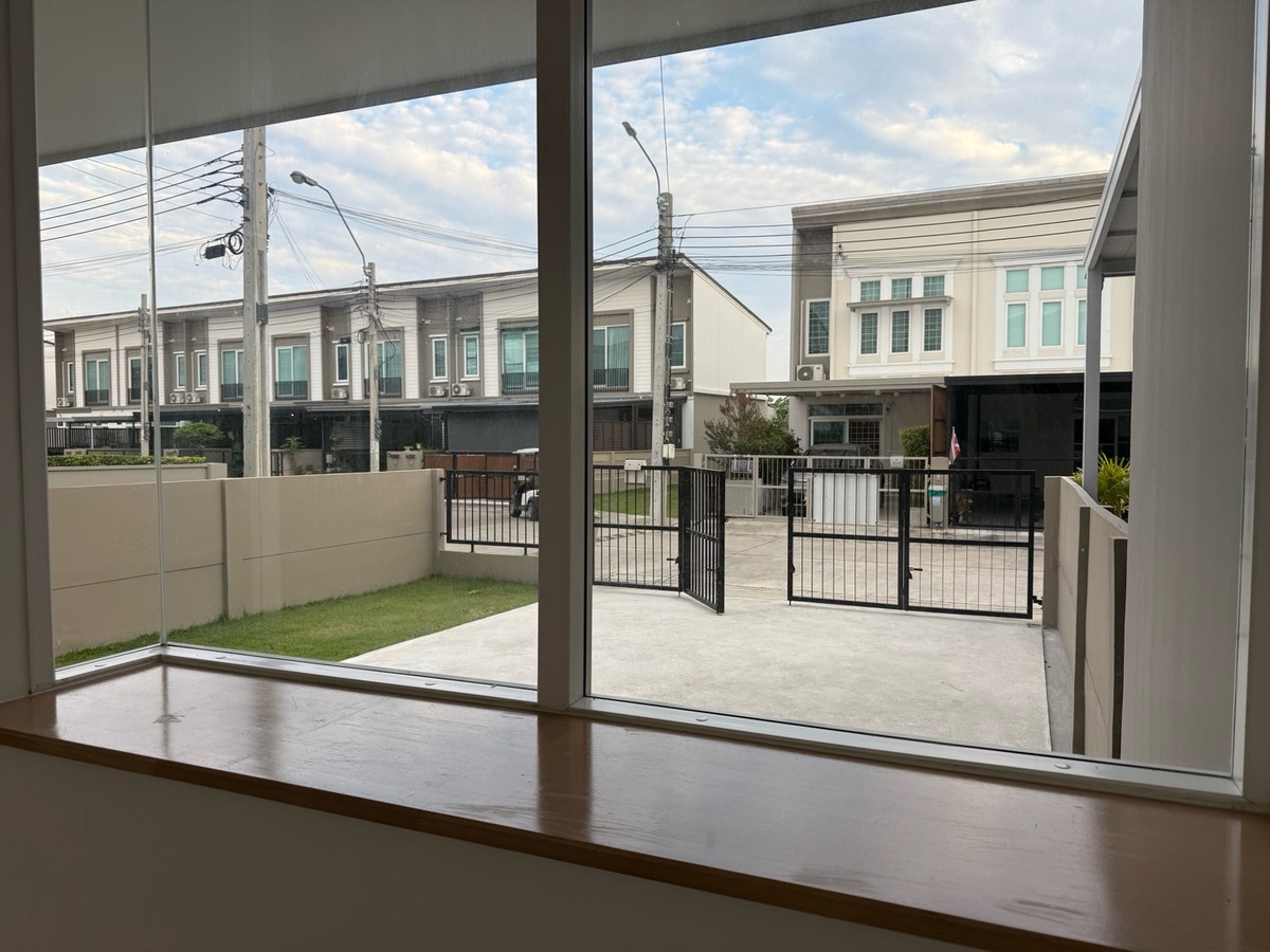 ขายทาวน์โฮมมีนบุรี-ร่มเกล้า : ทาวน์โฮมใหม่ 2 ชั้น แปลงมุมที่ดินใหญ่ โครงการ Casa City รามคำแหง-มิสทีน 
ทำเลดี 5 นาที ถึง MRT สายสีส้ม 