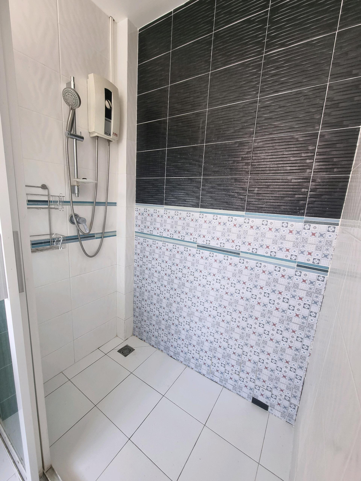 For RentHouseRama5, Ratchapruek, Bangkruai : Single house for rent, Casa Ville Ratchaphruek-Chaengwattana Village, 4 bedrooms, every room has its own bathroom. Good location opposite Robinson department store. Near Denla International Next to Ratchaphruek-Chaengwattana Road.