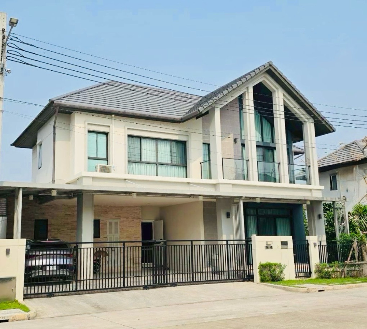 ขายบ้านนวมินทร์ รามอินทรา : บ้านเดี่ยวหรู ติดทางด่วน แต่งครบ