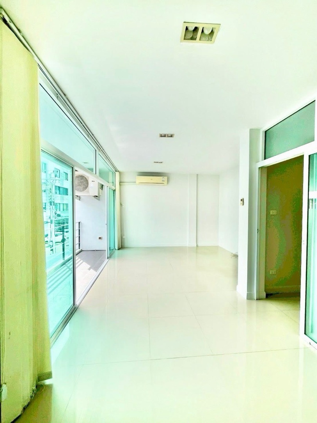 TownhomeSamut Prakan,Samrong : Townhome office for rent with equipment (can be registered)