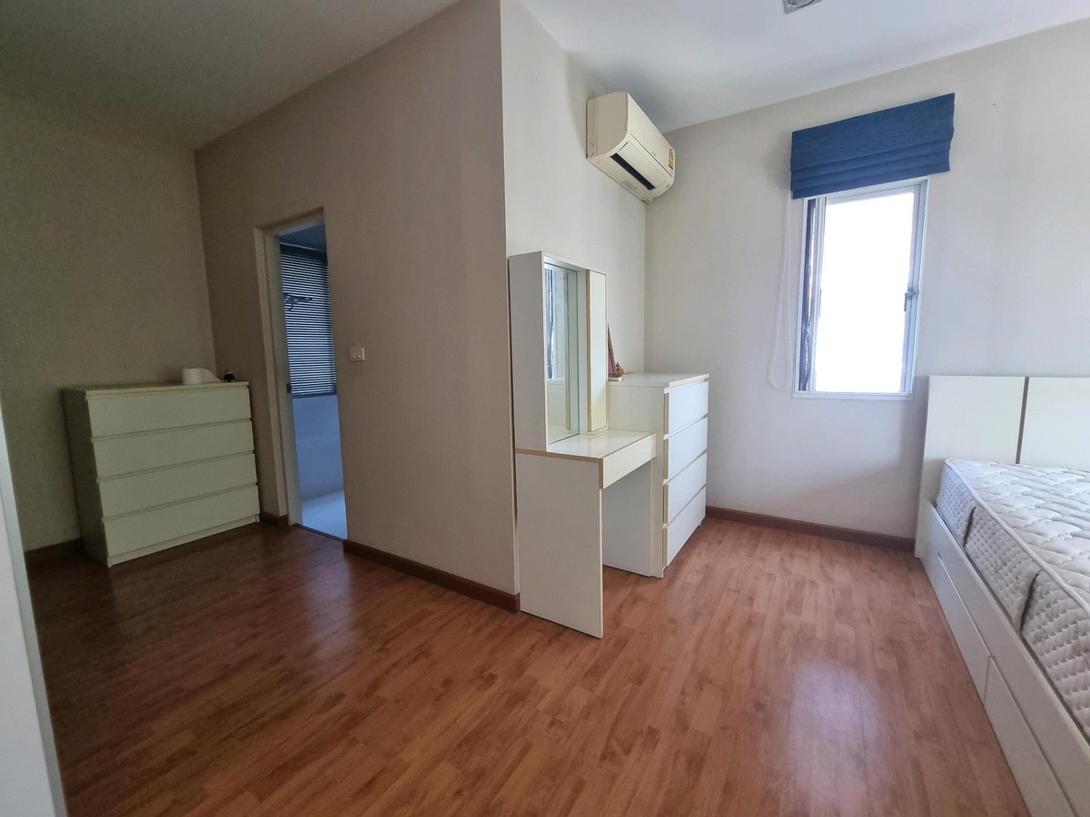 For RentHouseRama5, Ratchapruek, Bangkruai : Single house for rent, Casa Ville Ratchaphruek-Chaengwattana Village, 4 bedrooms, every room has its own bathroom. Good location opposite Robinson department store. Near Denla International Next to Ratchaphruek-Chaengwattana Road.