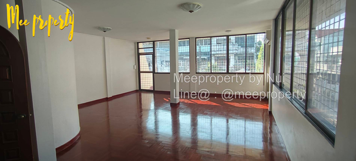 ขายทาวน์โฮมพระราม 2 บางขุนเทียน : ขายด่วน! ทาวน์โฮม 3 ชั้น แปลงมุม รีโนเวทใหม่ ใกล้ปากซอยพระราม 2 ซอย 27 เพียง 170 เมตร (1 นาที)  ห้ามพลาด! ทาวน์โฮมทำเลดี รีโนเวทใหม่พร้อมอยู่!  ME-248 