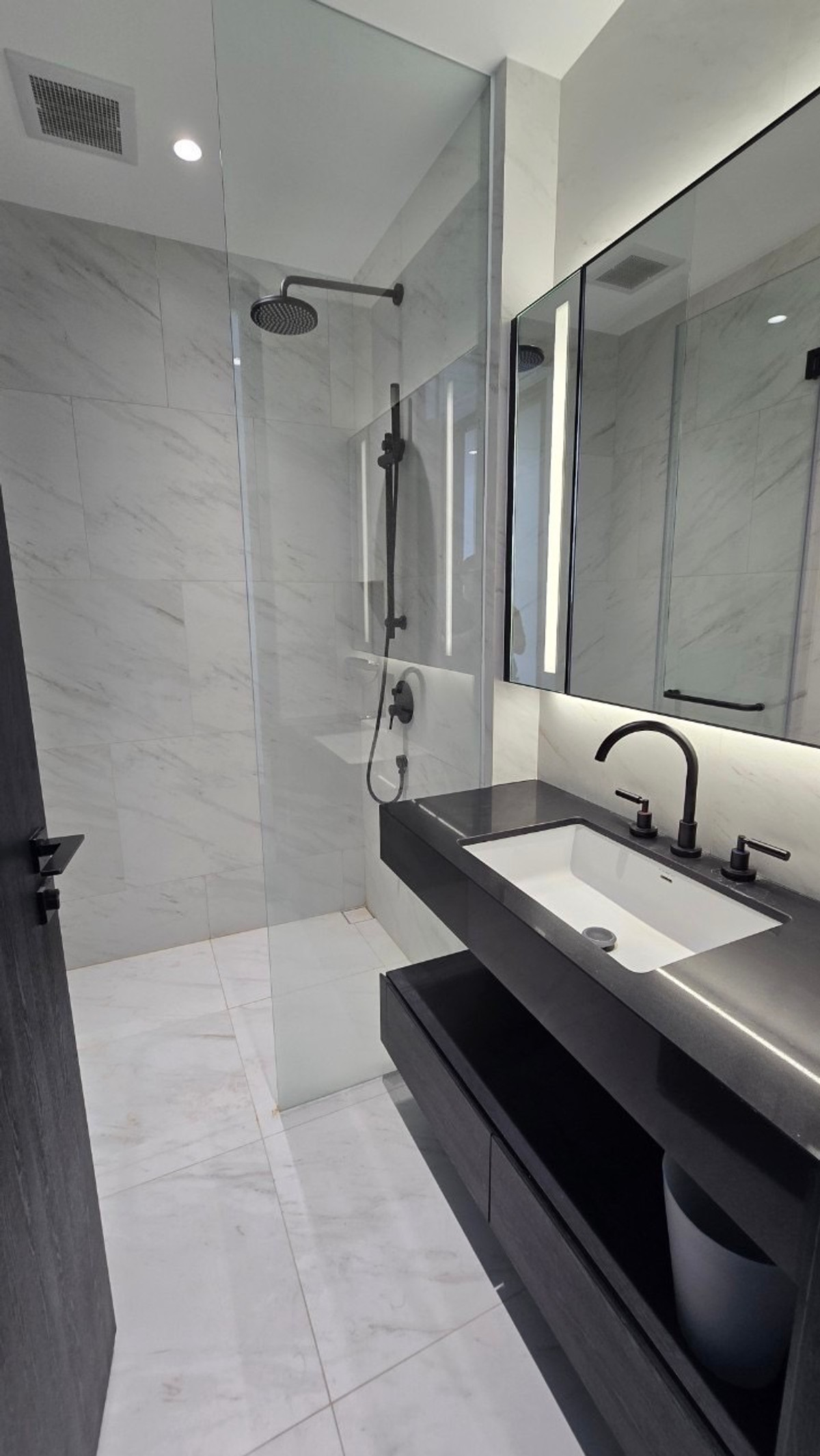 คอนโดสาทร นราธิวาส : Tait 12: 2bed 2.5bath 104.98 sqm. 32,500,000 Am: 0656199198 High floor Corner unit nice open view