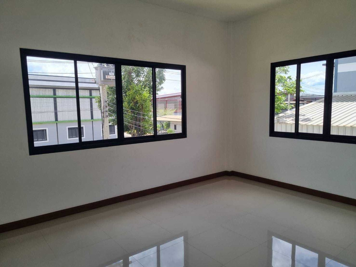 ให้เช่าโกดังมหาชัย สมุทรสาคร : ให้เช่า โกดังพร้อมออฟฟิต พื้นที่ใช้สอยทั้งหมด 760 ตร.ม.  ต.ท่าเสา อ.กระทุ่มแบน จ.สมุทรสาคร รถเทรลเลอร์เข้าออกสะดวก