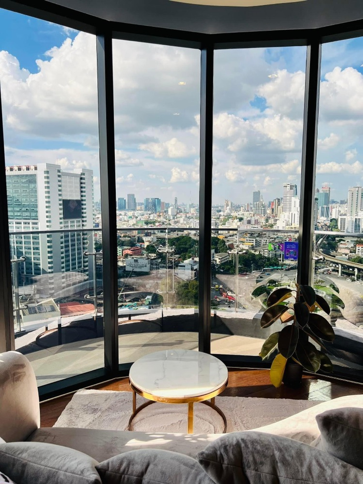 For SaleCondoAri,Anusaowaree : Ideo Q Victory【𝐒𝐄𝐋𝐋 & 𝐑𝐄𝐍𝐓】🔥Luxury condo in minimalist modern style, near Victory Monument🔥 Contact Line ID: @hacondo
