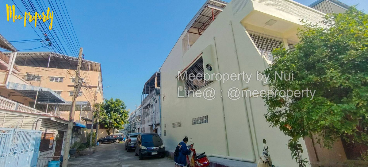 ขายทาวน์โฮมพระราม 2 บางขุนเทียน : ขายด่วน! ทาวน์โฮม 3 ชั้น แปลงมุม รีโนเวทใหม่ ใกล้ปากซอยพระราม 2 ซอย 27 เพียง 170 เมตร (1 นาที)  ห้ามพลาด! ทาวน์โฮมทำเลดี รีโนเวทใหม่พร้อมอยู่!  ME-248 