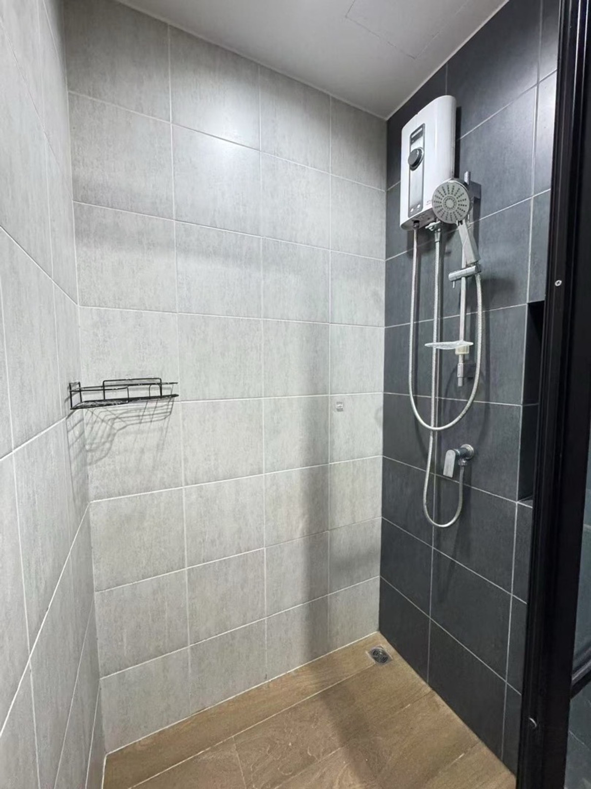 For RentCondoRama9, Petchburi, RCA : For rent: The Base Garden Rama9, ready to move in.