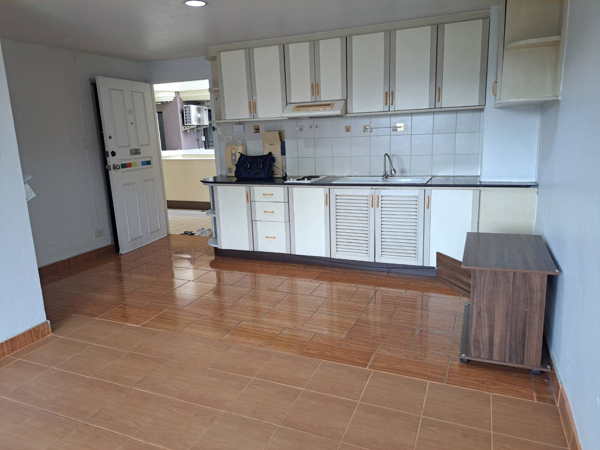 CondoRatchadapisek, Huaikwang, Suttisan : Condo for sale (owner selling it himself) Ratchada Home, corner room, size 39.95 sq m, Soi Inthamara 49