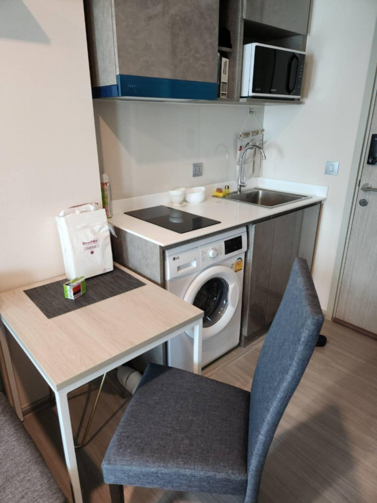 For RentCondoSamut Prakan,Samrong : PFD-08069 For rent Aspire Erawan Prime 2 bedrooms, 35 sq m., 15th floor, next to BTS Chang Erawan.