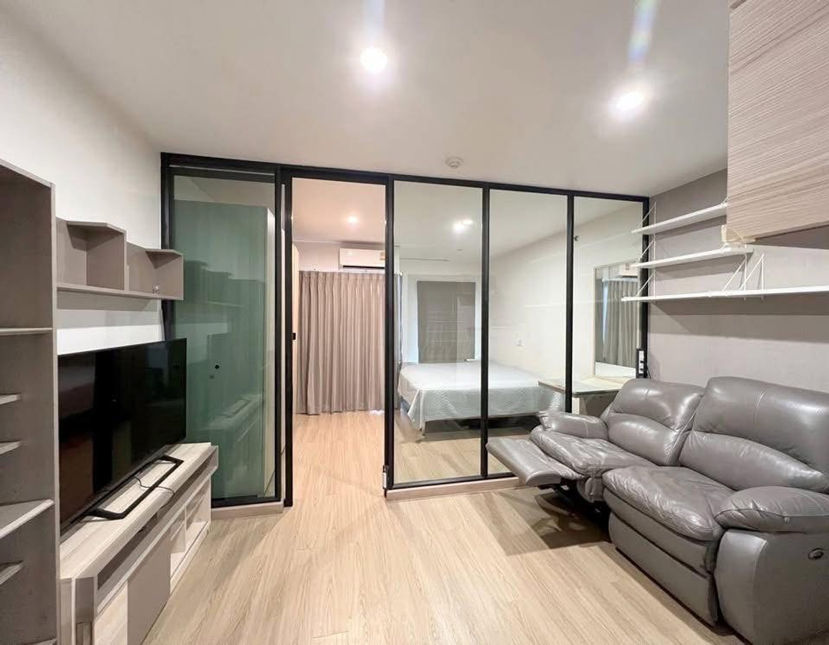 For RentCondoRama 8, Samsen, Ratchawat : Condo for rent, Baan Suan Sukhothai (Low Rise), shady atmosphere.  Highly private, in the heart of the city