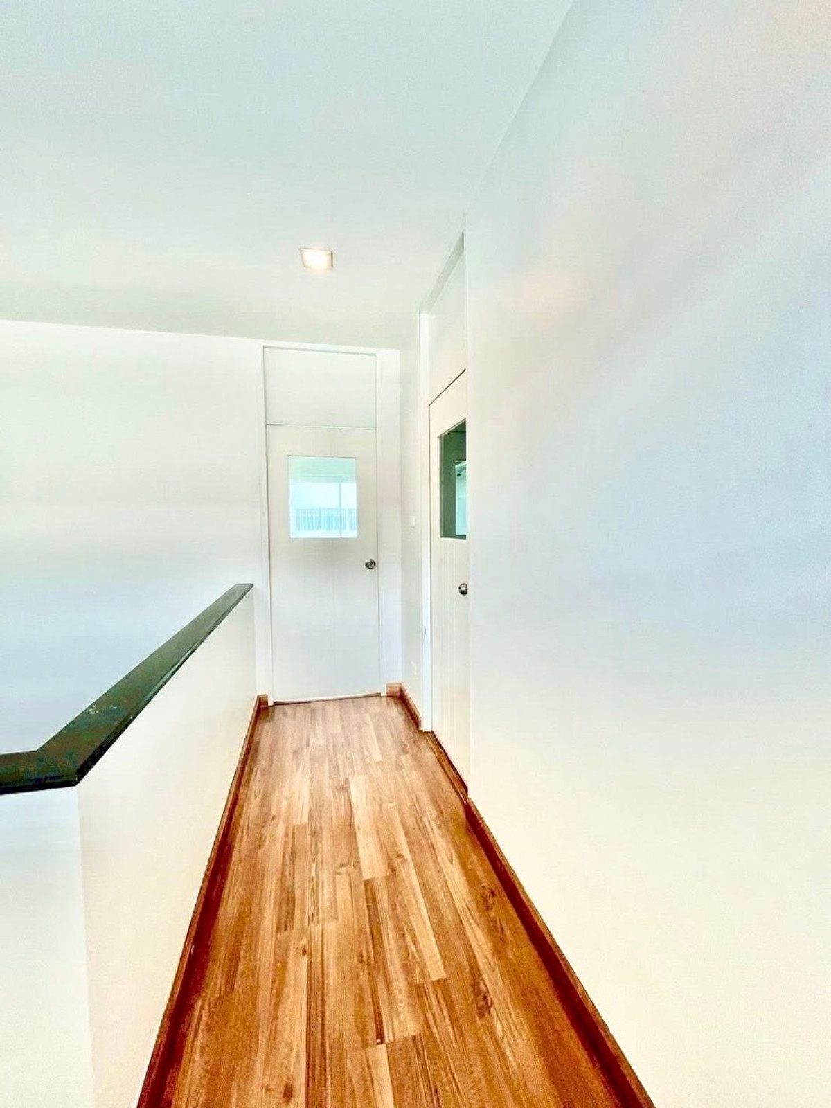 TownhomeSamut Prakan,Samrong : Townhome office for rent with equipment (can be registered)