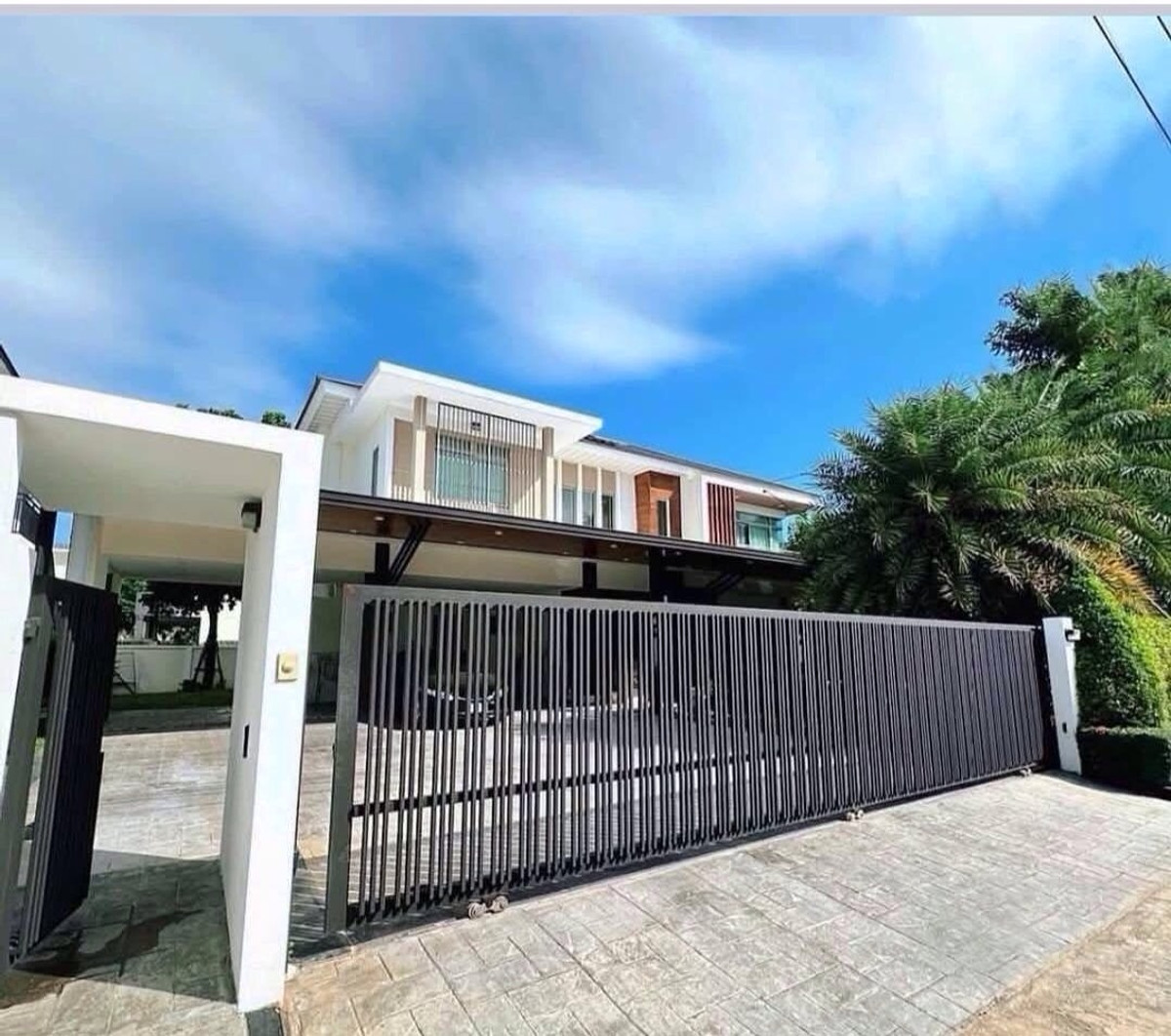 ให้เช่าบ้านลาดกระบัง สุวรรณภูมิ : บ้าน2ชั้นเดี่ยวให้เช่า สุขุมวิท77 เพอเฟค มาสเตอร์พีซ กรุงเทพ พร้อมอยู่ ถือกระเป๋าใบเดียวเข้าอยู่ได้