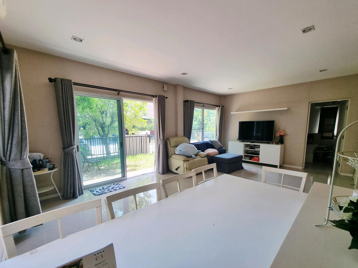 For RentHouseRama5, Ratchapruek, Bangkruai : Single house for rent, Casa Ville Ratchaphruek-Chaengwattana Village, 4 bedrooms, every room has its own bathroom. Good location opposite Robinson department store. Near Denla International Next to Ratchaphruek-Chaengwattana Road.