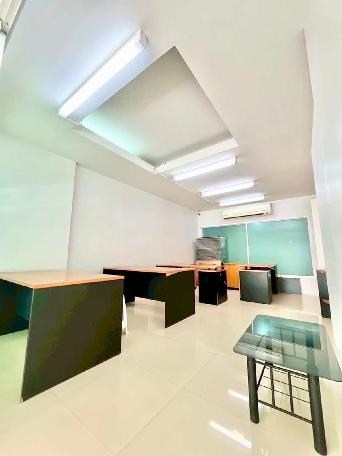 TownhomeSamut Prakan,Samrong : Townhome office for rent with equipment (can be registered)