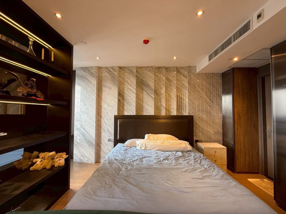 For SaleCondoSiam Paragon ,Chulalongkorn,Samyan : Urgent sale Ashton Chula, beautiful location, doesnt block the view, high floor 50+, contact 0869017364