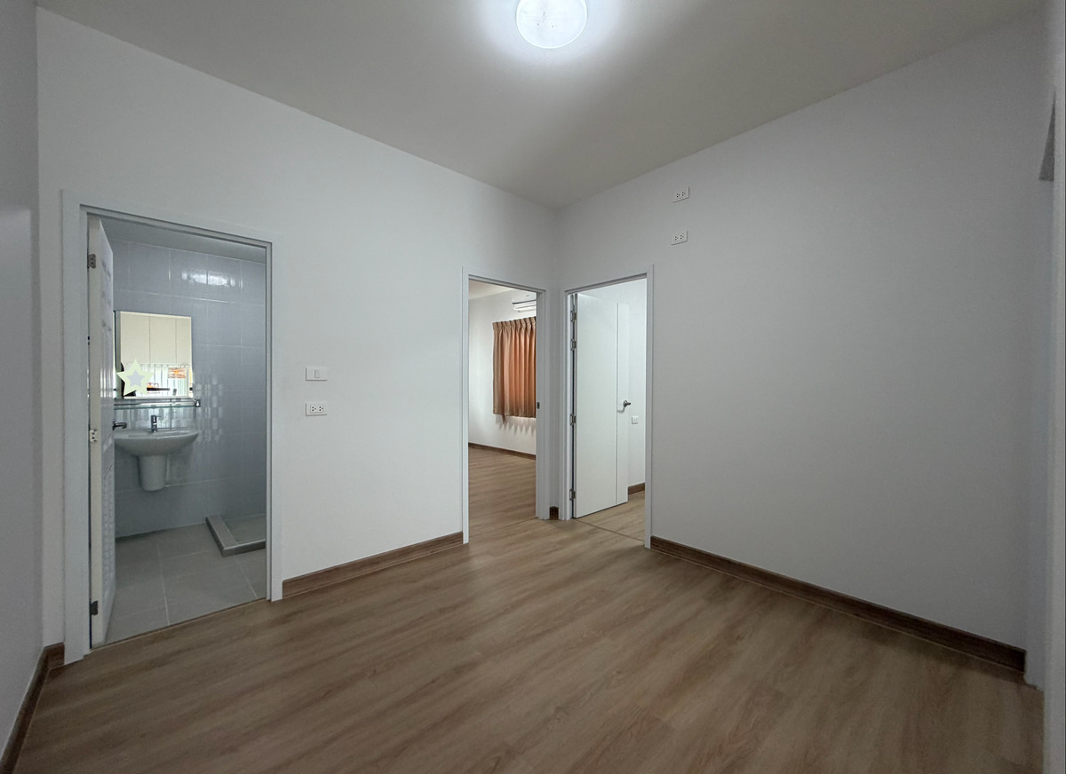 อ่อนนุช อุดมสุข : ขาย / ให้เช่า บ้านแฝดใหม่มือหนึ่ง ไม่มีเฟอร์นิเจอร์ อ่อนนุช 40