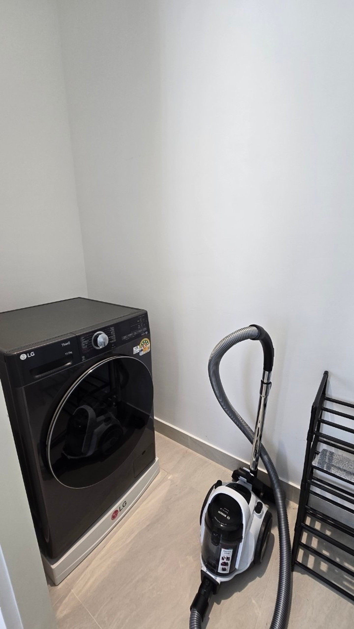 คอนโดสาทร นราธิวาส : Tait 12: 2bed 2.5bath 104.98 sqm. 32,500,000 Am: 0656199198 High floor Corner unit nice open view