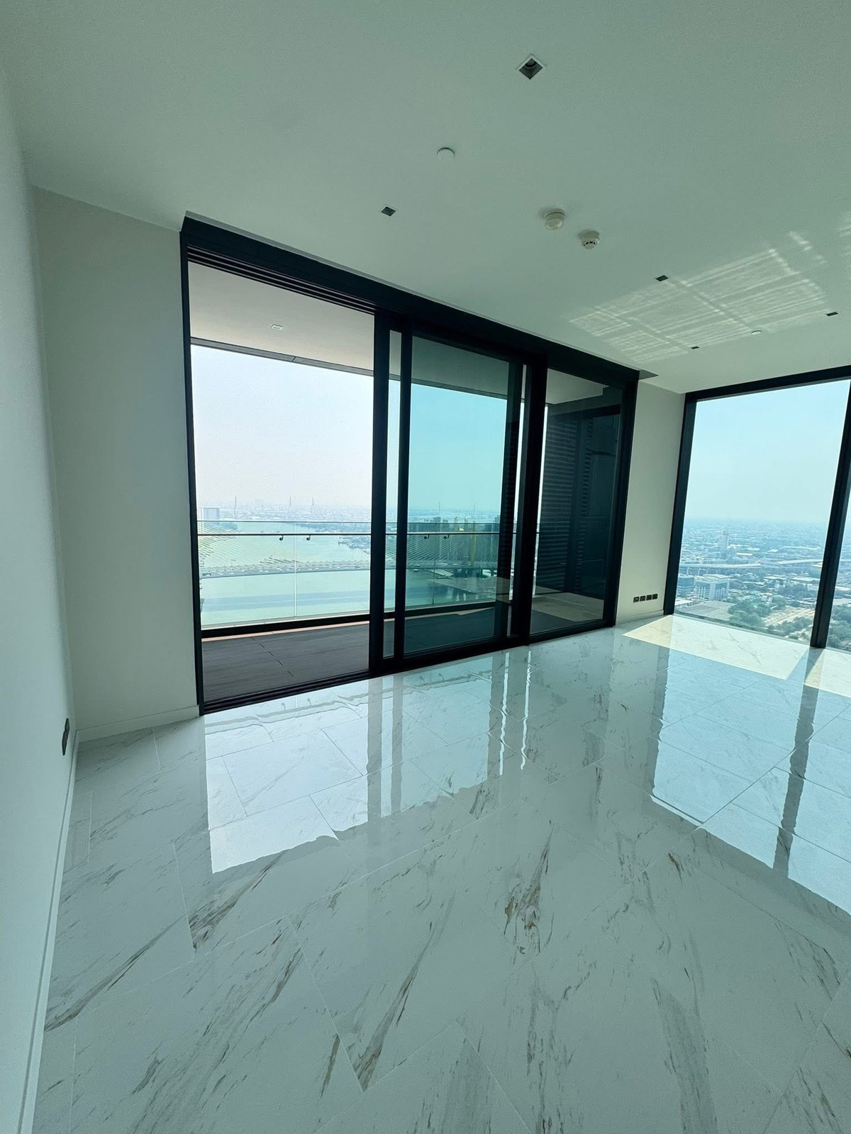 ขายคอนโดพระราม 3 สาธุประดิษฐ์ : 🐾 Pet-Friendly ระดับ Super Luxury! ขาย คณาพญา เรสซิเดนซ์ พระราม 3 (ชั้น 39 วิวโค้งน้ำเจ้าพระยา) 🌊