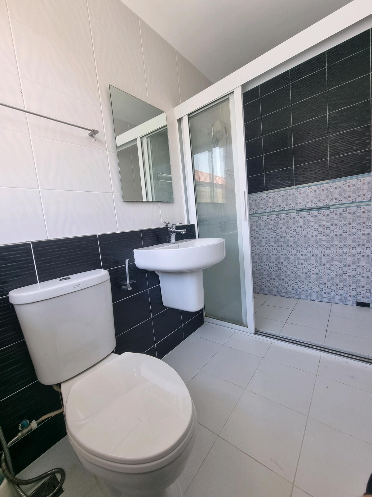 For RentHouseRama5, Ratchapruek, Bangkruai : Single house for rent, Casa Ville Ratchaphruek-Chaengwattana Village, 4 bedrooms, every room has its own bathroom. Good location opposite Robinson department store. Near Denla International Next to Ratchaphruek-Chaengwattana Road.