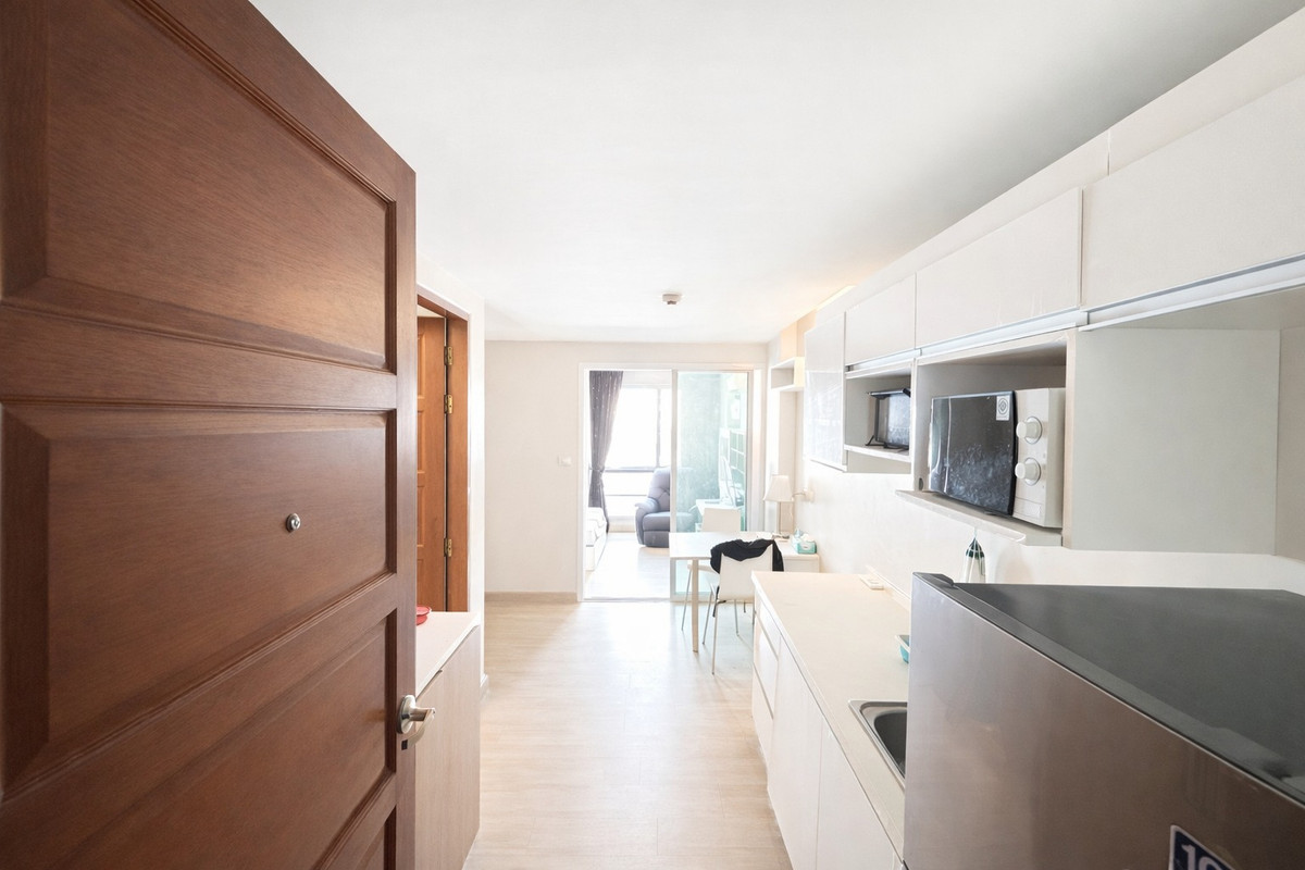 ขายคอนโดรัชดา ห้วยขวาง : 🔥 คอนโดราคาดีที่สุดในย่านรัชดา! The Emerald Residence Ratchada (ใกล้ MRT ห้วยขวาง) 🏢