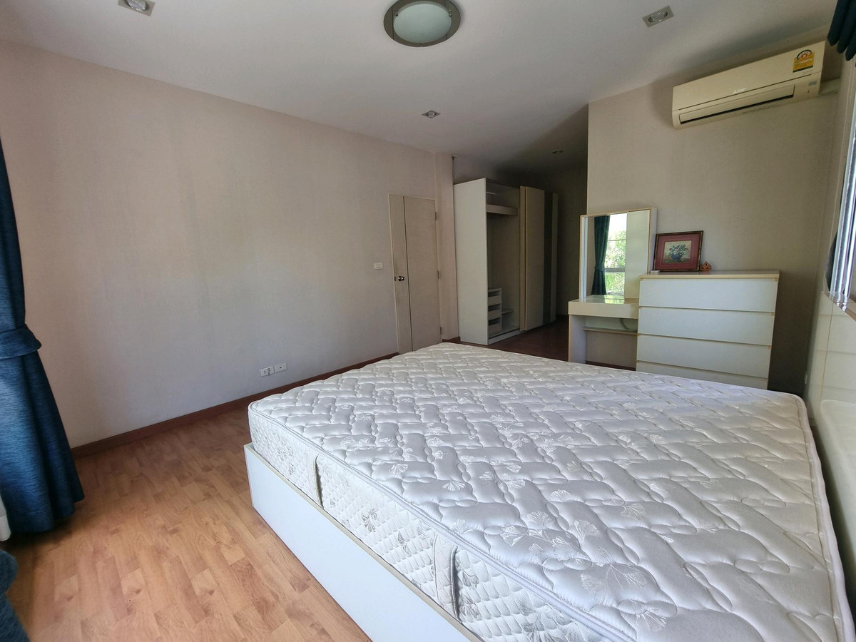 For RentHouseRama5, Ratchapruek, Bangkruai : Single house for rent, Casa Ville Ratchaphruek-Chaengwattana Village, 4 bedrooms, every room has its own bathroom. Good location opposite Robinson department store. Near Denla International Next to Ratchaphruek-Chaengwattana Road.