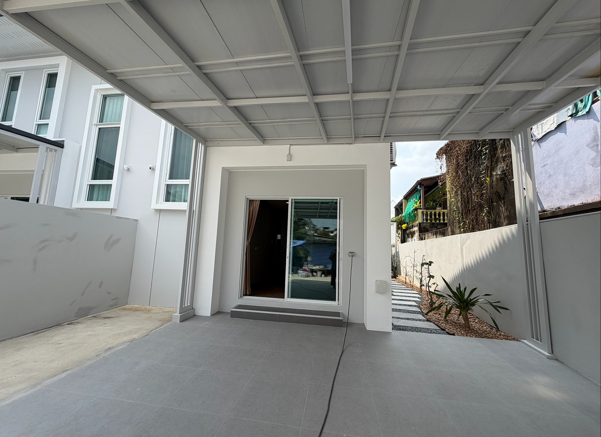 อ่อนนุช อุดมสุข : ขาย / ให้เช่า บ้านแฝดใหม่มือหนึ่ง ไม่มีเฟอร์นิเจอร์ อ่อนนุช 40