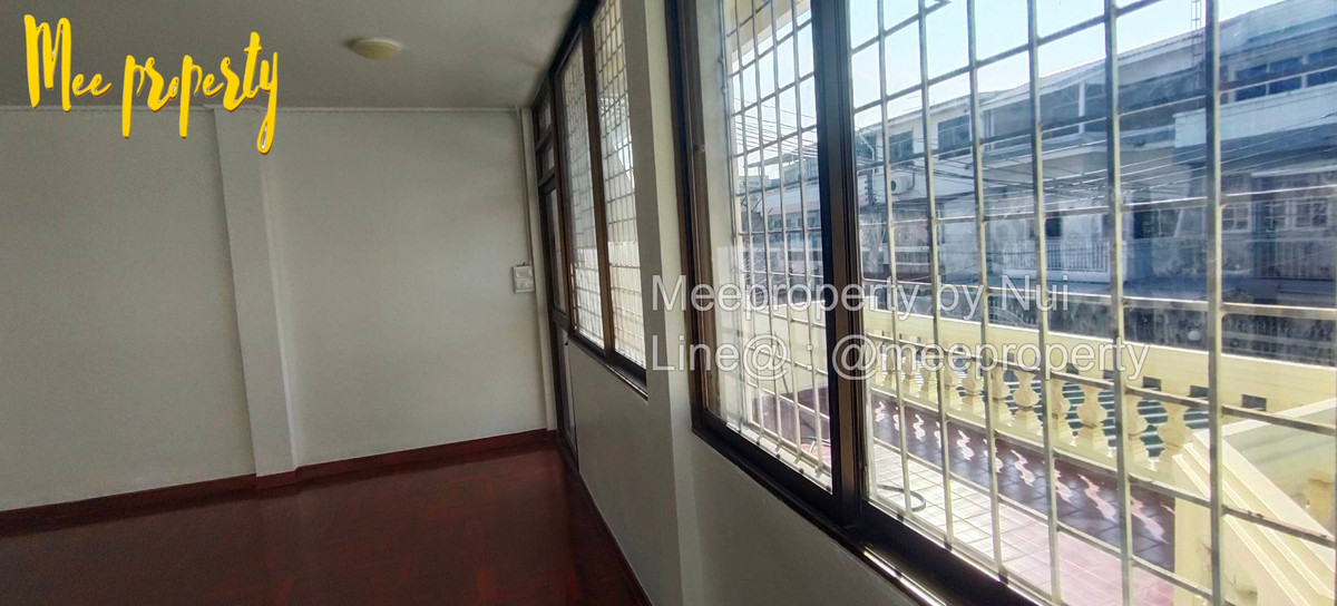 ขายทาวน์โฮมพระราม 2 บางขุนเทียน : ขายด่วน! ทาวน์โฮม 3 ชั้น แปลงมุม รีโนเวทใหม่ ใกล้ปากซอยพระราม 2 ซอย 27 เพียง 170 เมตร (1 นาที)  ห้ามพลาด! ทาวน์โฮมทำเลดี รีโนเวทใหม่พร้อมอยู่!  ME-248 