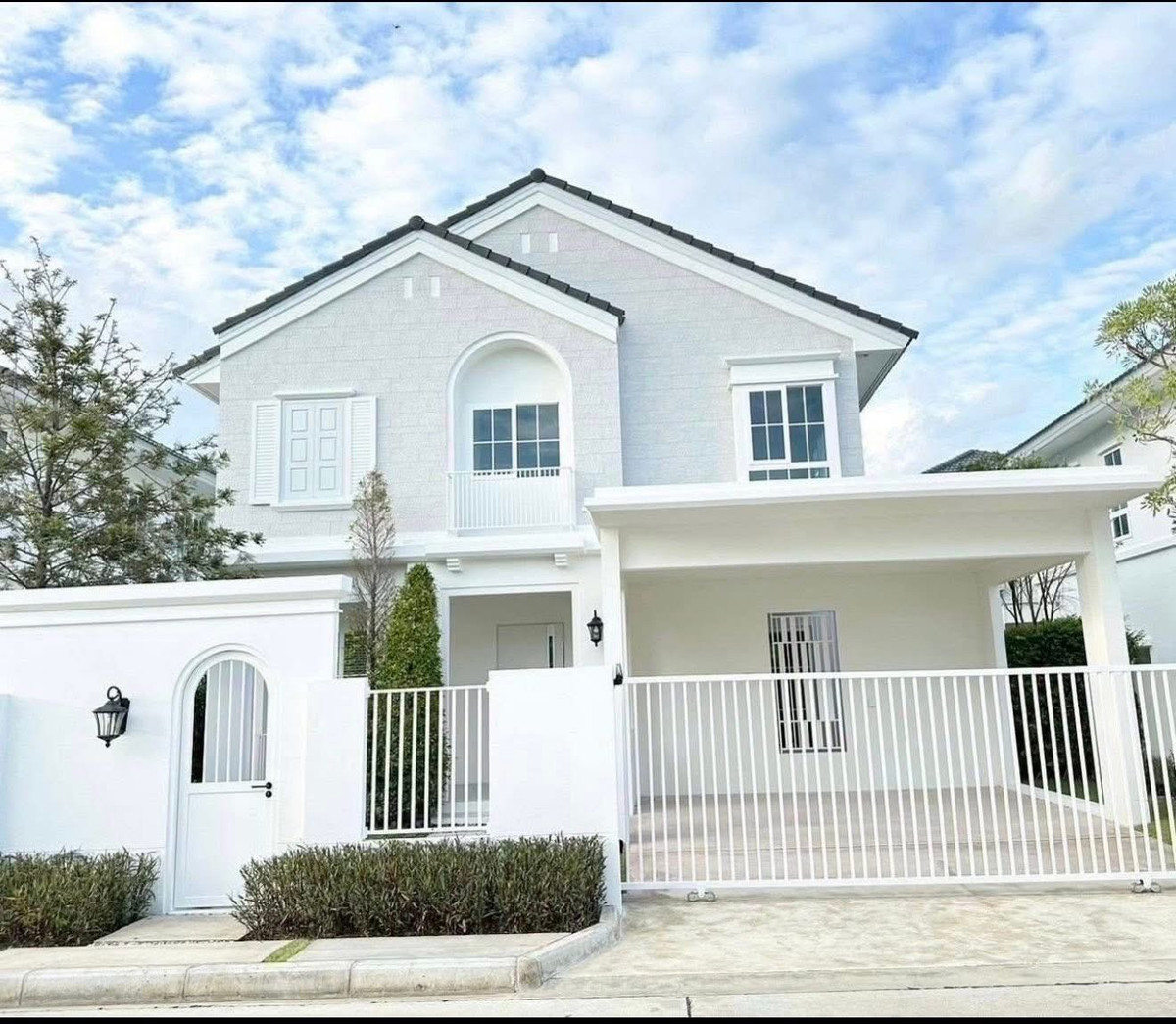 For RentHouseBangna, Bearing, Lasalle : ME2500824 For rent!! Beautiful house, prime location, Chaiyaphruek, Bangna KM.15, fully furnished, ready to move in.