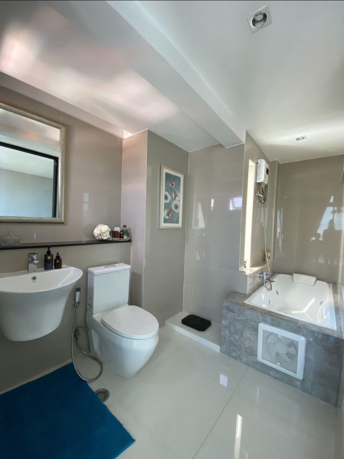 ขายคอนโดแจ้งวัฒนะ เมืองทอง : ขาย The Lake Condominium (เดอะ เลค คอนโดมิเนียม)  📍 เมืองทองธานี – วิวทะเลสาบสวยที่สุดของทั้งโครงการ