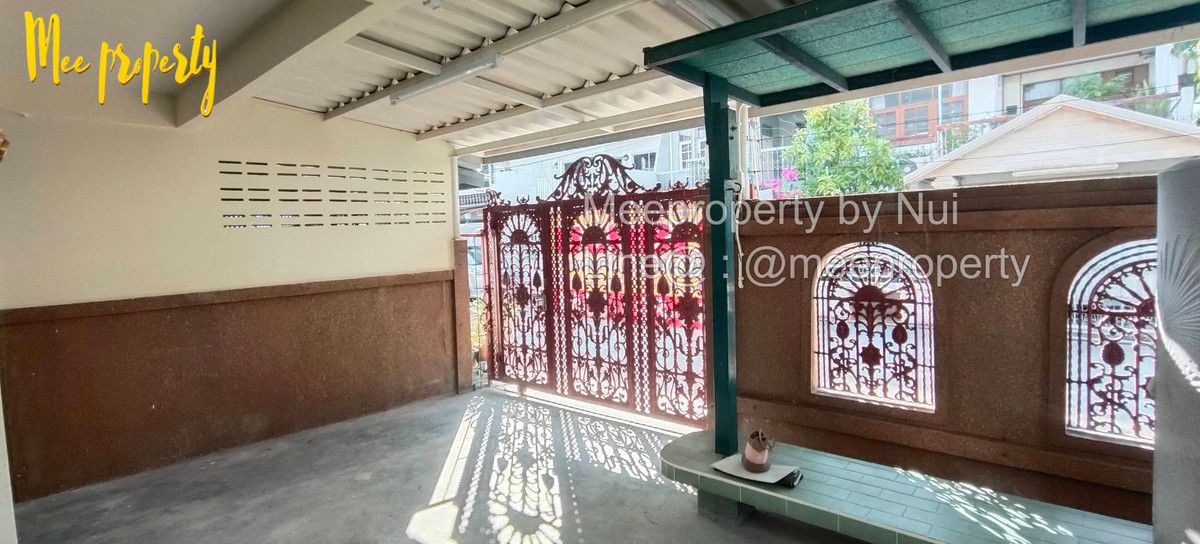 ขายทาวน์โฮมพระราม 2 บางขุนเทียน : ขายด่วน! ทาวน์โฮม 3 ชั้น แปลงมุม รีโนเวทใหม่ ใกล้ปากซอยพระราม 2 ซอย 27 เพียง 170 เมตร (1 นาที)  ห้ามพลาด! ทาวน์โฮมทำเลดี รีโนเวทใหม่พร้อมอยู่!  ME-248 