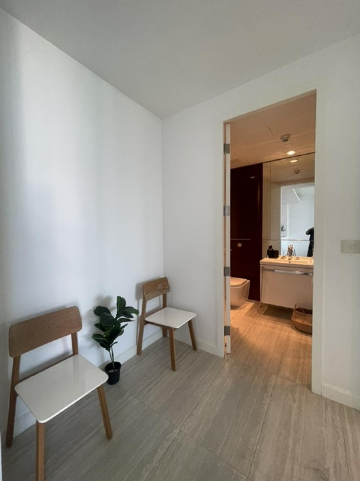 For RentCondoWitthayu, Chidlom, Langsuan, Ploenchit : 🏠✨ 185 Rajadamri | 2-Bedroom Condo for Rent (HBH-ST-217)