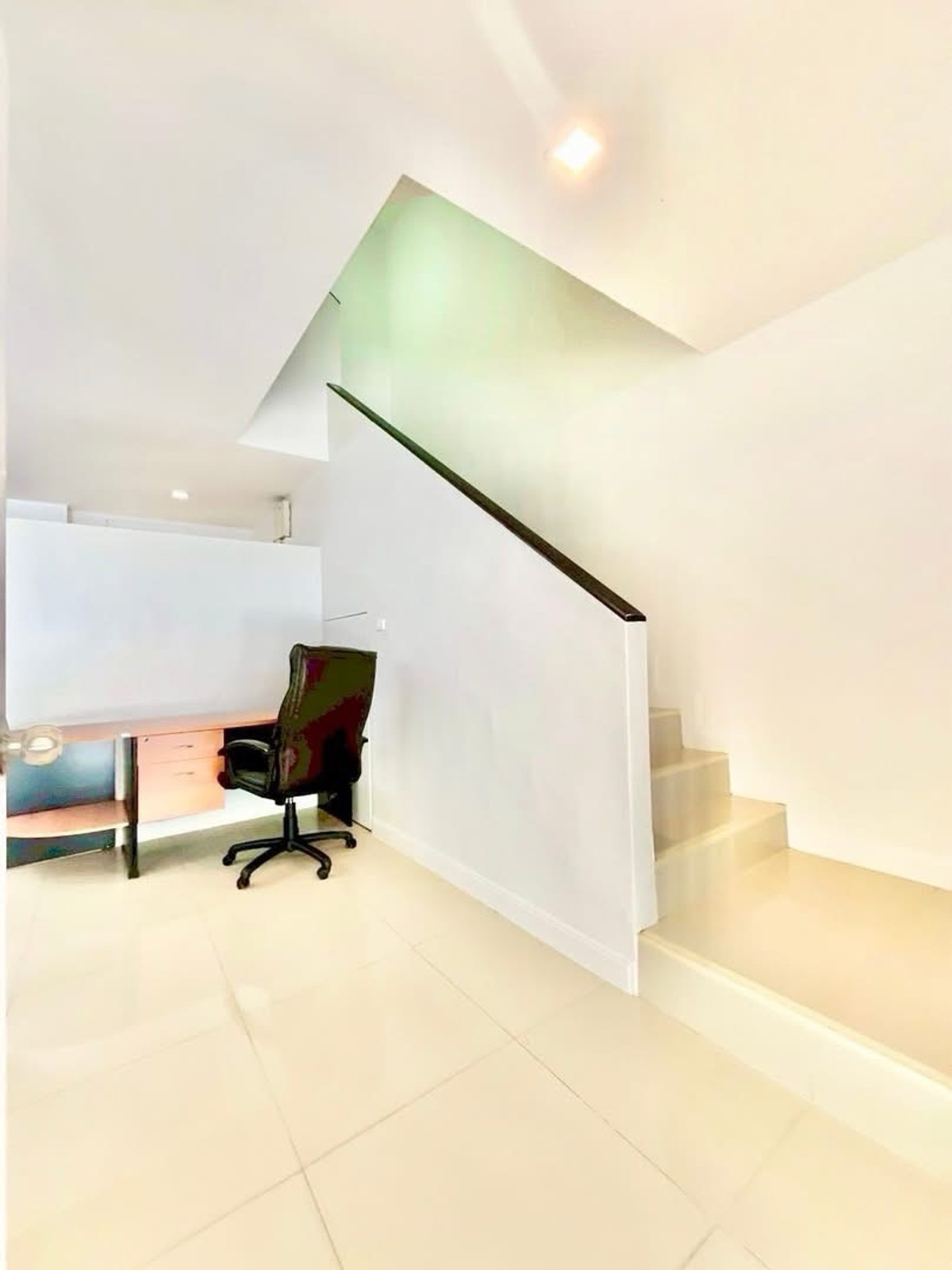 TownhomeSamut Prakan,Samrong : Townhome office for rent with equipment (can be registered)