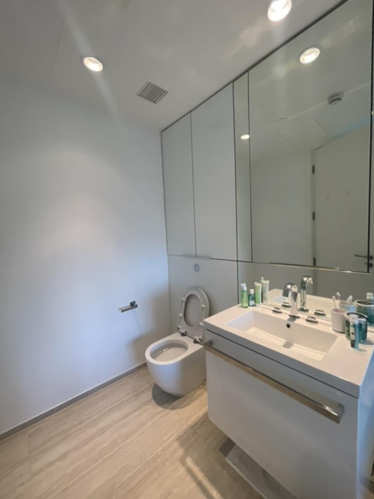 For RentCondoWitthayu, Chidlom, Langsuan, Ploenchit : 🏠✨ 185 Rajadamri | 2-Bedroom Condo for Rent (HBH-ST-217)