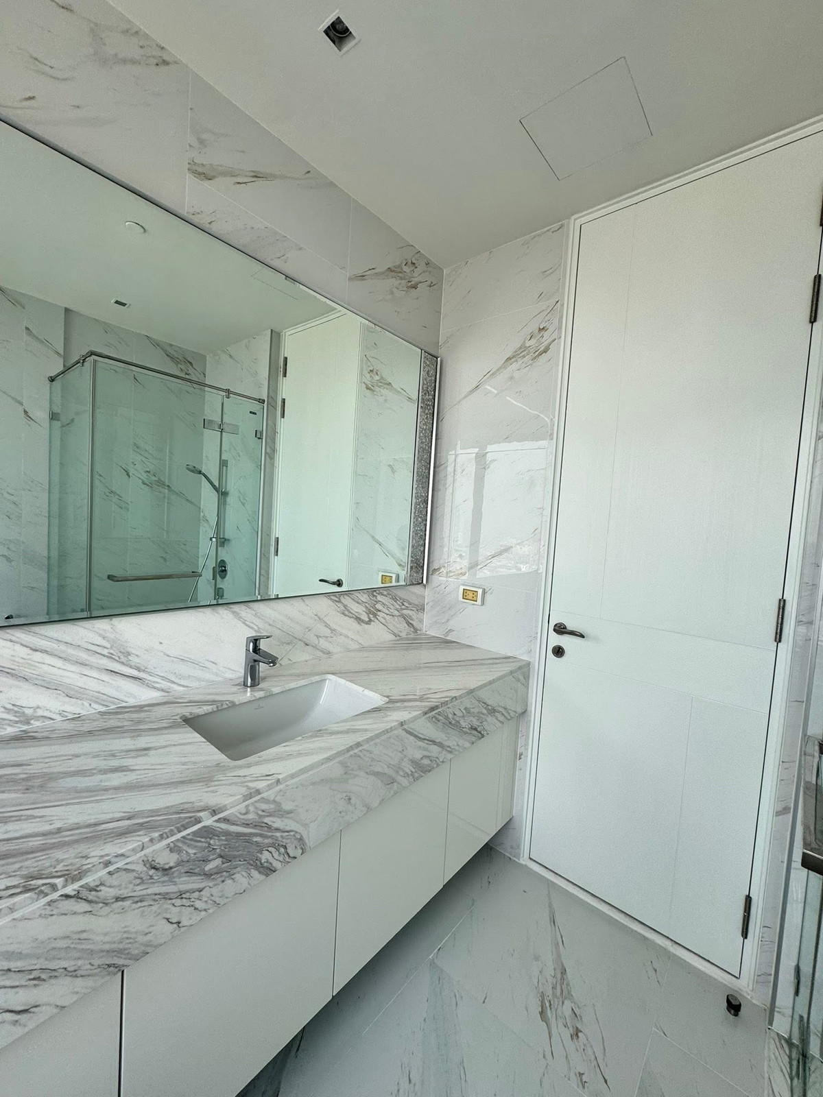 ขายคอนโดพระราม 3 สาธุประดิษฐ์ : 🐾 Pet-Friendly ระดับ Super Luxury! ขาย คณาพญา เรสซิเดนซ์ พระราม 3 (ชั้น 39 วิวโค้งน้ำเจ้าพระยา) 🌊