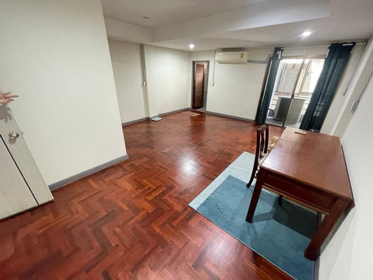 ขายทาวน์โฮมวงเวียนใหญ่ เจริญนคร : ทาวน์โฮม 4 ชั้น ขนาด 29 ตารางวา ซ.เจริญนคร 16 (ติดเสนาเฟสท์) 5 ห้องนอน แขวงคลองต้นไทร เขตคลองสาน กรุงเทพมหานคร