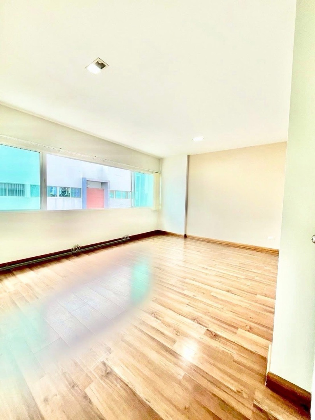 TownhomeSamut Prakan,Samrong : Townhome office for rent with equipment (can be registered)