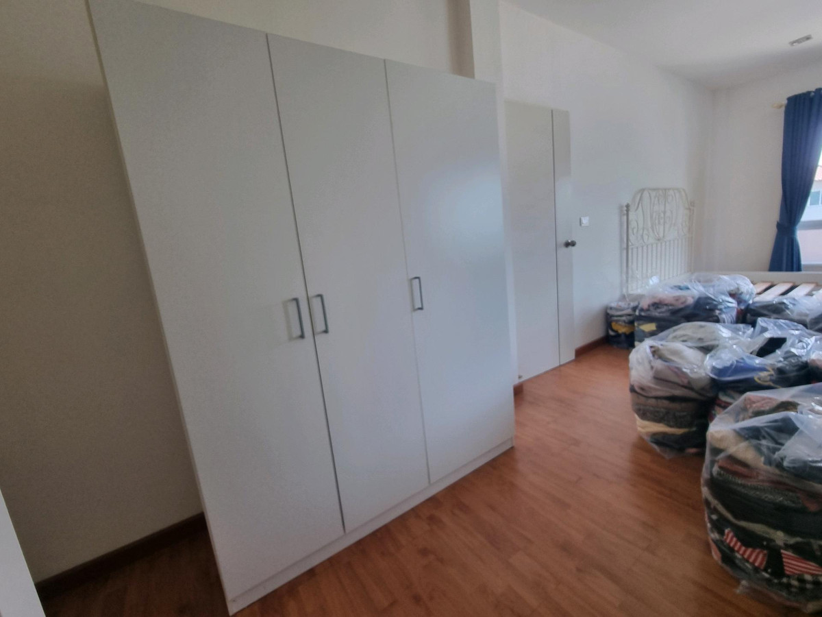 For RentHouseRama5, Ratchapruek, Bangkruai : Single house for rent, Casa Ville Ratchaphruek-Chaengwattana Village, 4 bedrooms, every room has its own bathroom. Good location opposite Robinson department store. Near Denla International Next to Ratchaphruek-Chaengwattana Road.