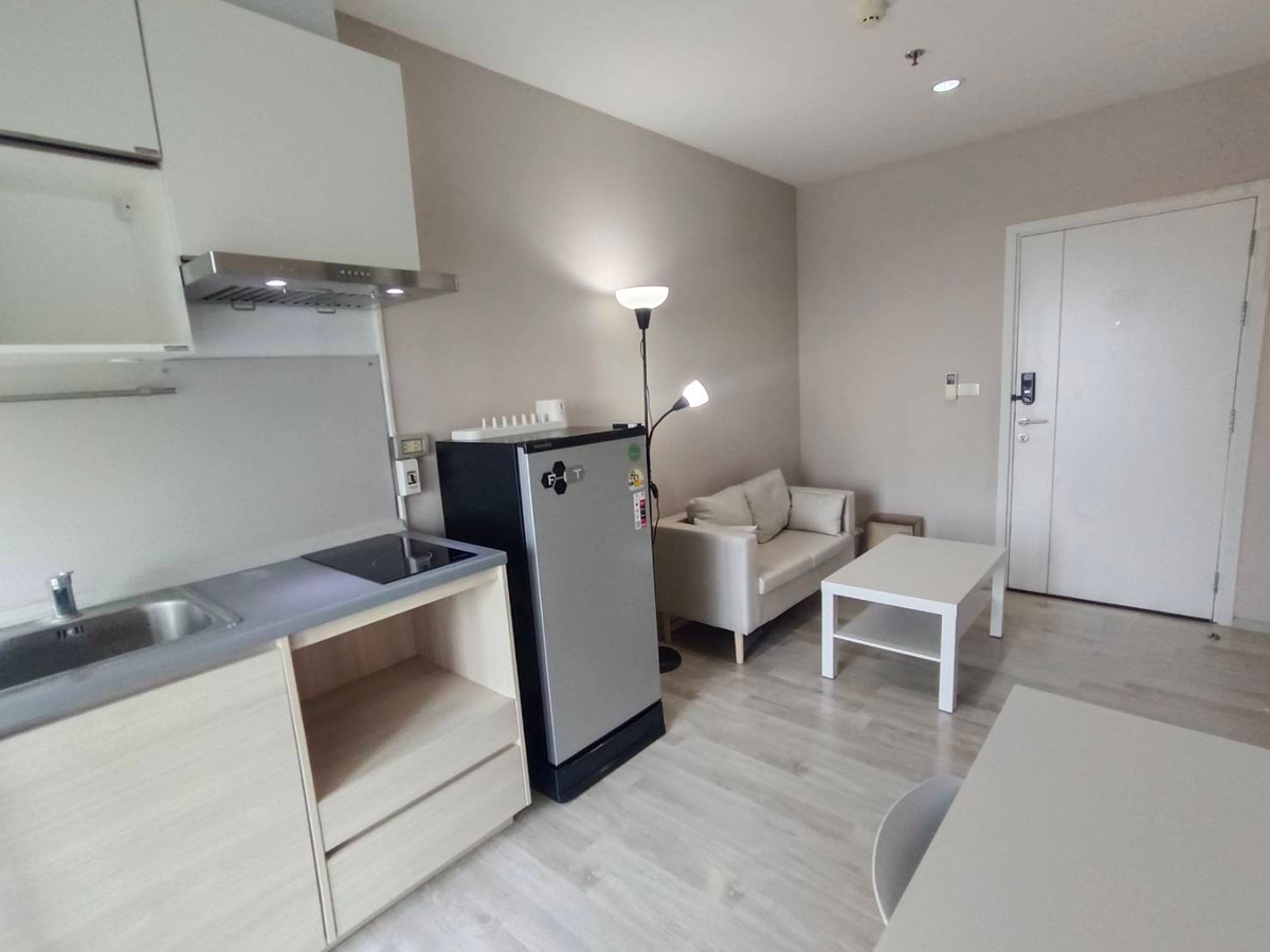 For RentCondoRama9, Petchburi, RCA : Condo for rent, Plum Ramkhamhaeng Station, 9th floor, swimming pool view.  The room has never been rented out.  Along Khlong Tan Road, only 250 meters from Airport link.