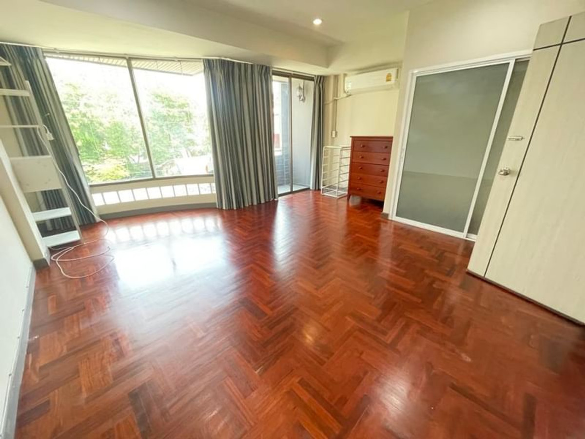 ขายทาวน์โฮมวงเวียนใหญ่ เจริญนคร : ทาวน์โฮม 4 ชั้น ขนาด 29 ตารางวา ซ.เจริญนคร 16 (ติดเสนาเฟสท์) 5 ห้องนอน แขวงคลองต้นไทร เขตคลองสาน กรุงเทพมหานคร