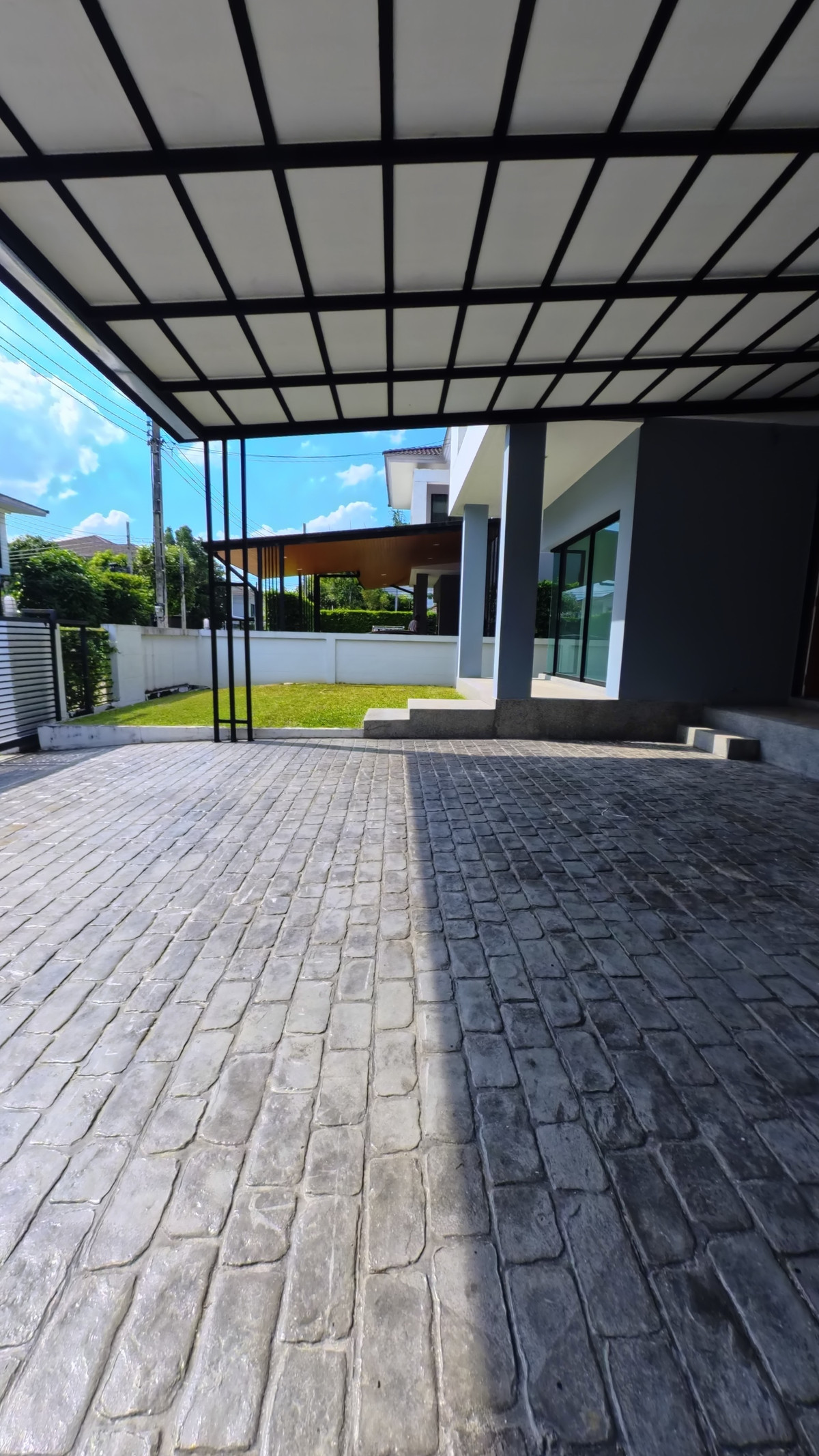 ขายบ้านพระราม 5 ราชพฤกษ์ บางกรวย : บ้านมือหนึ่ง …. ราคามือสอง ทำเลติดถนนราชพฤกษ์