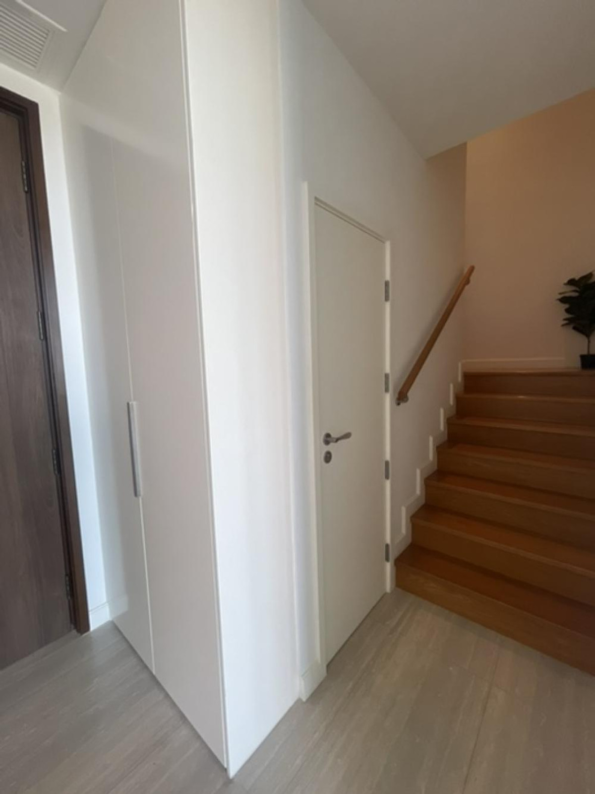 For RentCondoWitthayu, Chidlom, Langsuan, Ploenchit : 🏠✨ 185 Rajadamri | 2-Bedroom Condo for Rent (HBH-ST-217)