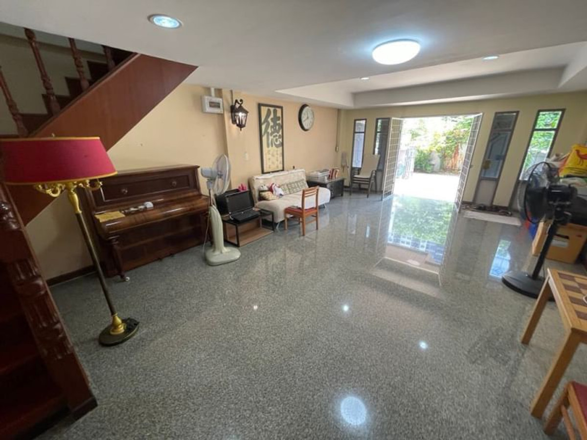 ขายทาวน์โฮมวงเวียนใหญ่ เจริญนคร : ทาวน์โฮม 4 ชั้น ขนาด 29 ตารางวา ซ.เจริญนคร 16 (ติดเสนาเฟสท์) 5 ห้องนอน แขวงคลองต้นไทร เขตคลองสาน กรุงเทพมหานคร