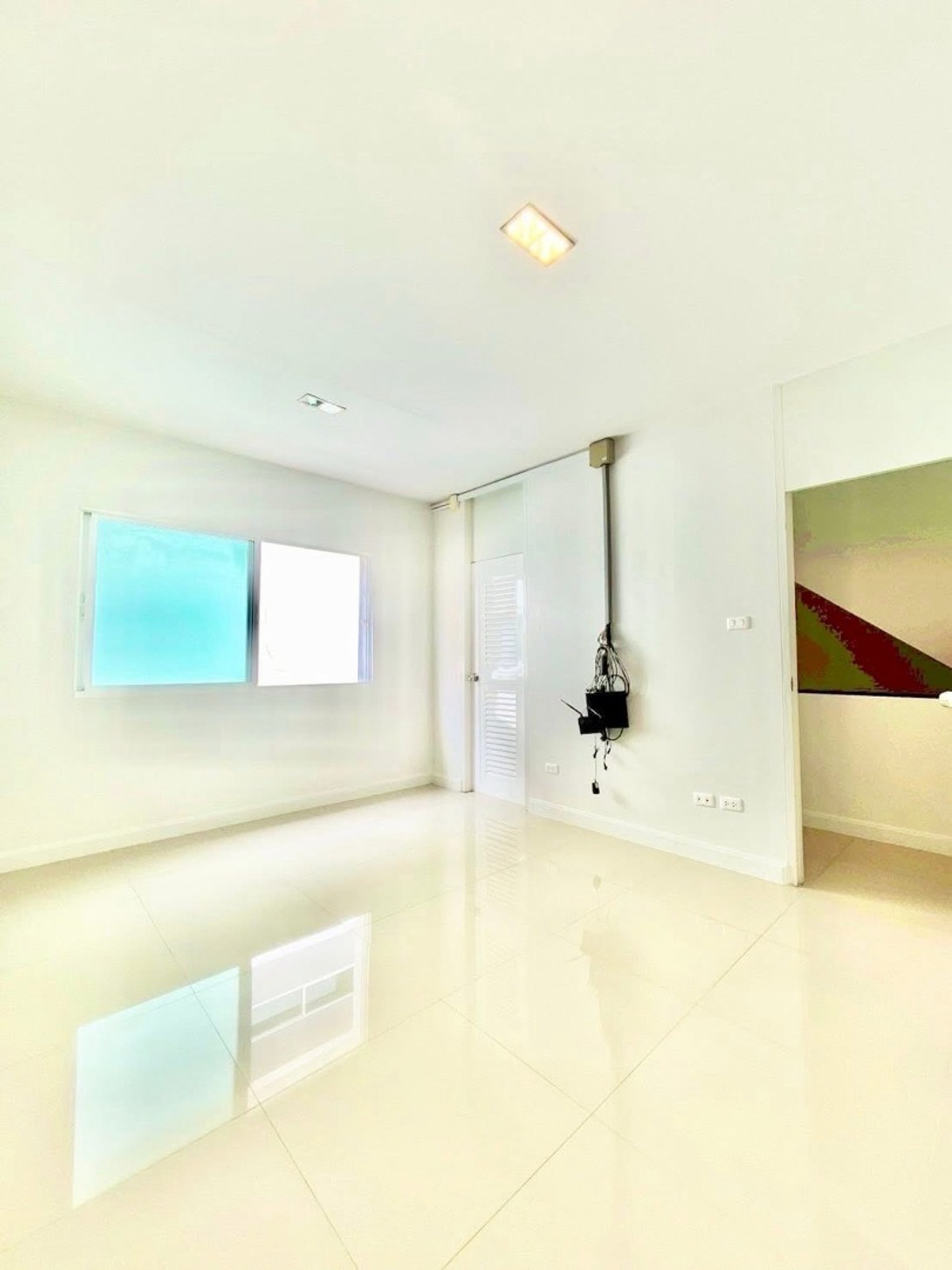 TownhomeSamut Prakan,Samrong : Townhome office for rent with equipment (can be registered)