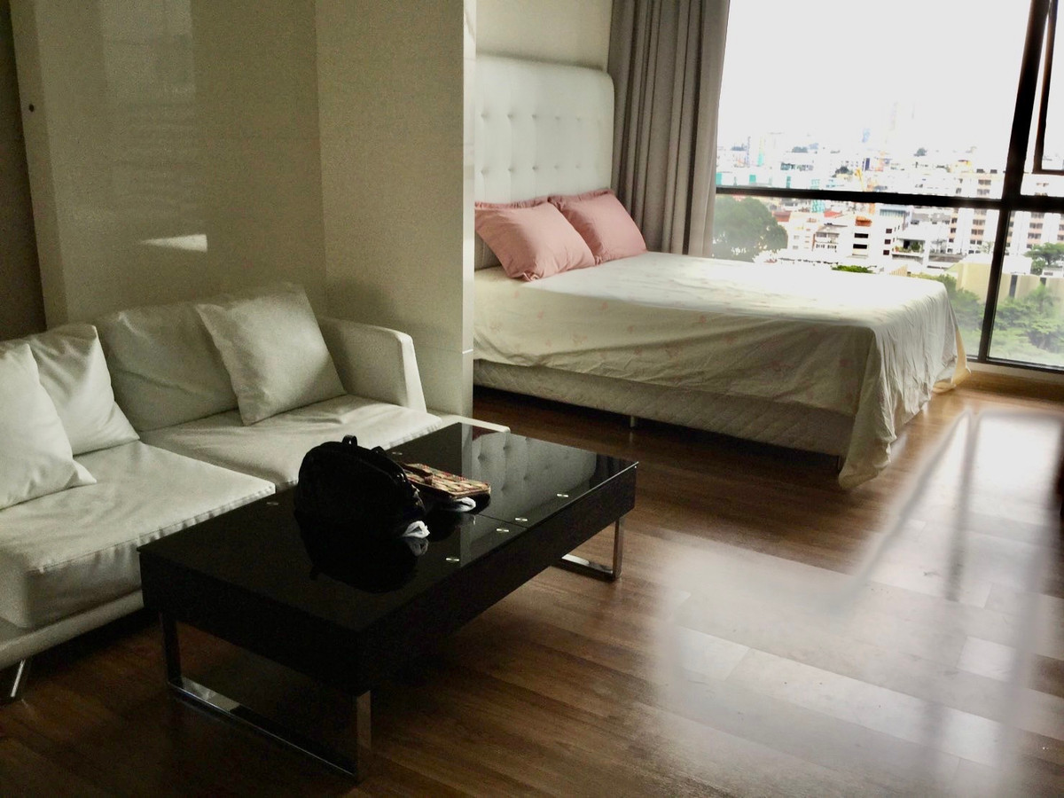 For RentCondoRatchadapisek, Huaikwang, Suttisan : For rent, Ivy Ampio, near MRT Cultural Center, price 23,000 baht/month.