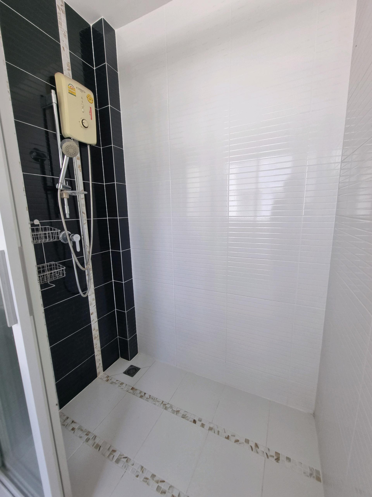 For RentHouseRama5, Ratchapruek, Bangkruai : Single house for rent, Casa Ville Ratchaphruek-Chaengwattana Village, 4 bedrooms, every room has its own bathroom. Good location opposite Robinson department store. Near Denla International Next to Ratchaphruek-Chaengwattana Road.