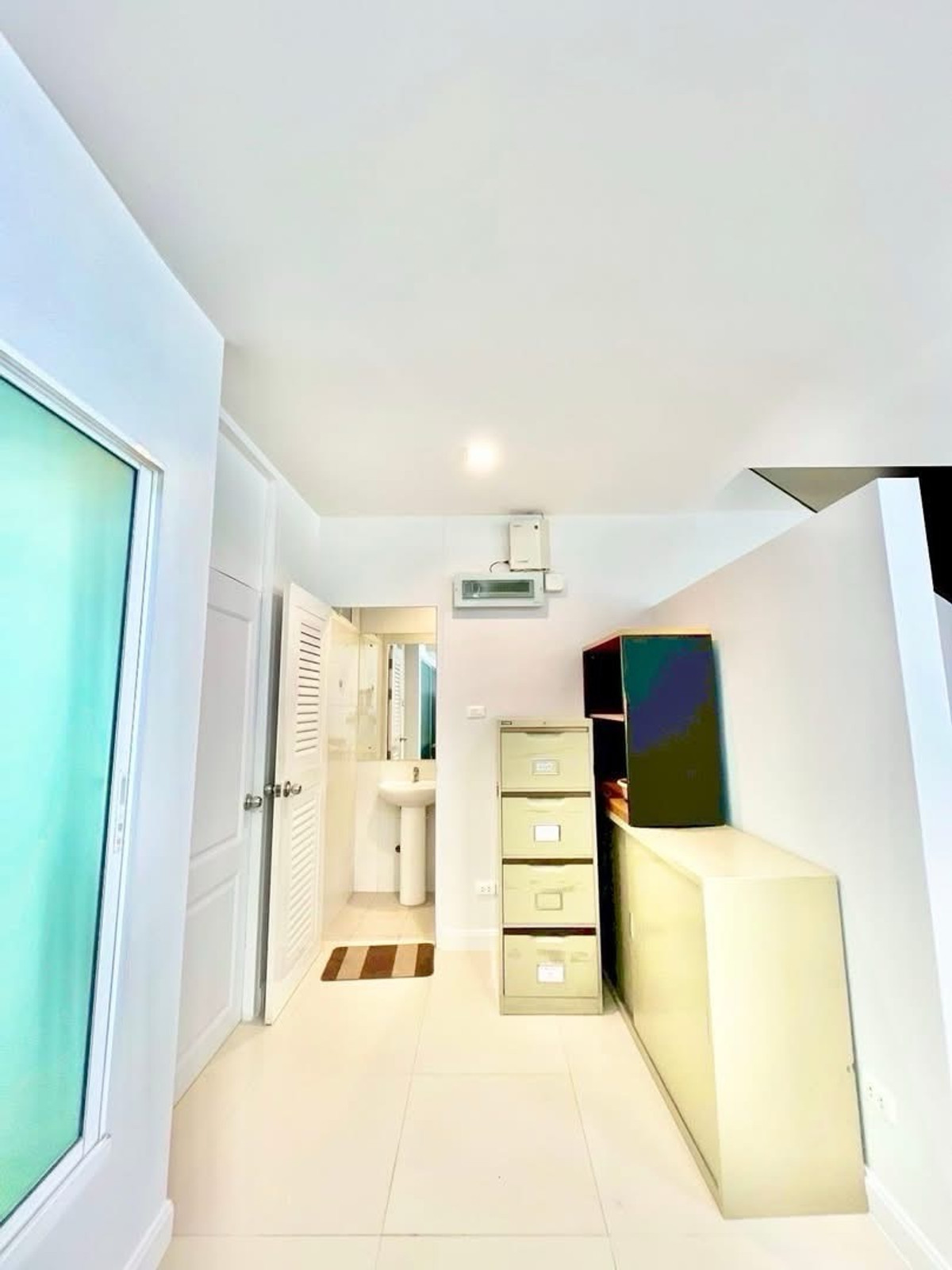 TownhomeSamut Prakan,Samrong : Townhome office for rent with equipment (can be registered)