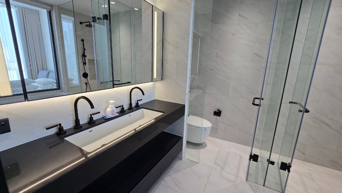 คอนโดสาทร นราธิวาส : Tait 12: 2bed 2.5bath 104.98 sqm. 32,500,000 Am: 0656199198 High floor Corner unit nice open view