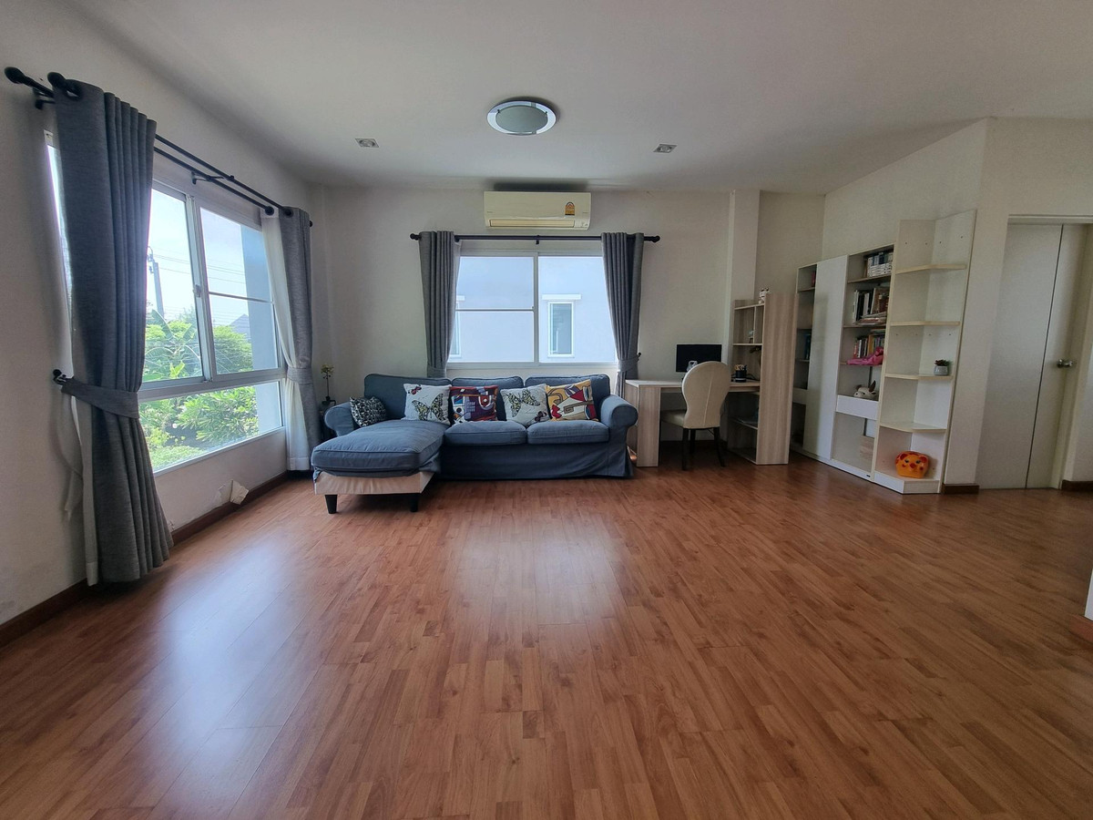 For RentHouseRama5, Ratchapruek, Bangkruai : Single house for rent, Casa Ville Ratchaphruek-Chaengwattana Village, 4 bedrooms, every room has its own bathroom. Good location opposite Robinson department store. Near Denla International Next to Ratchaphruek-Chaengwattana Road.