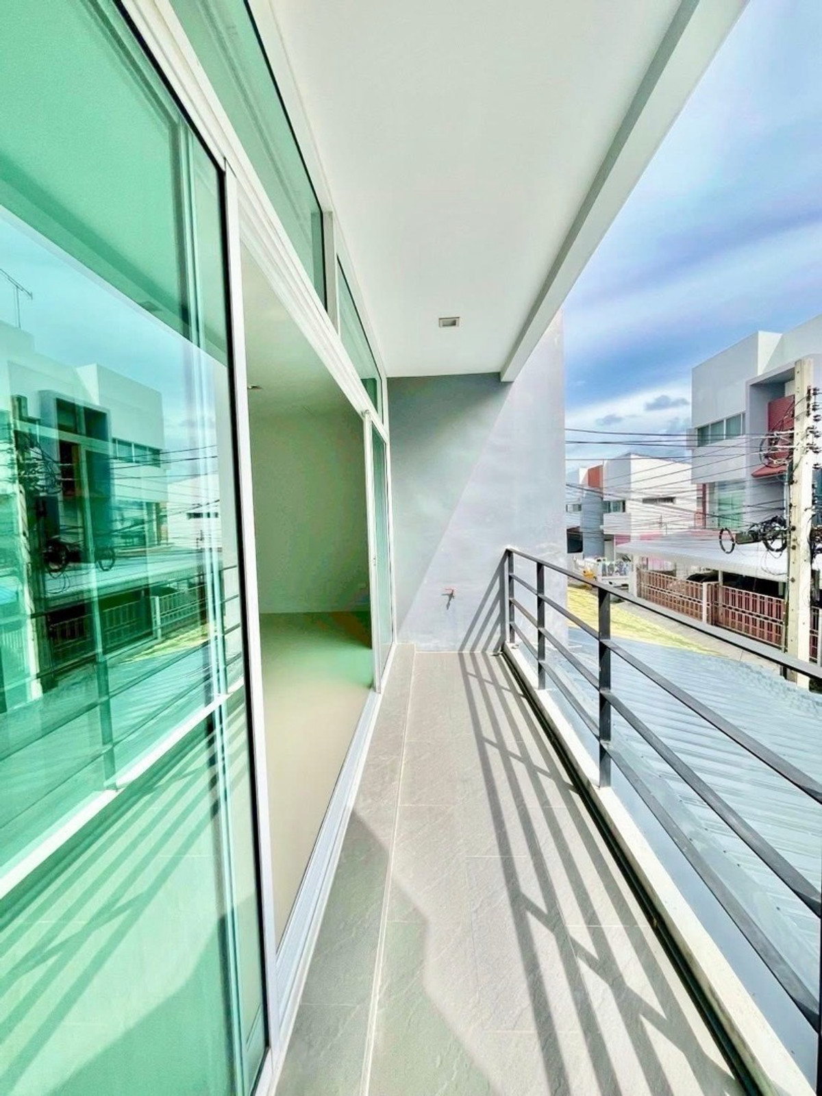 TownhomeSamut Prakan,Samrong : Townhome office for rent with equipment (can be registered)