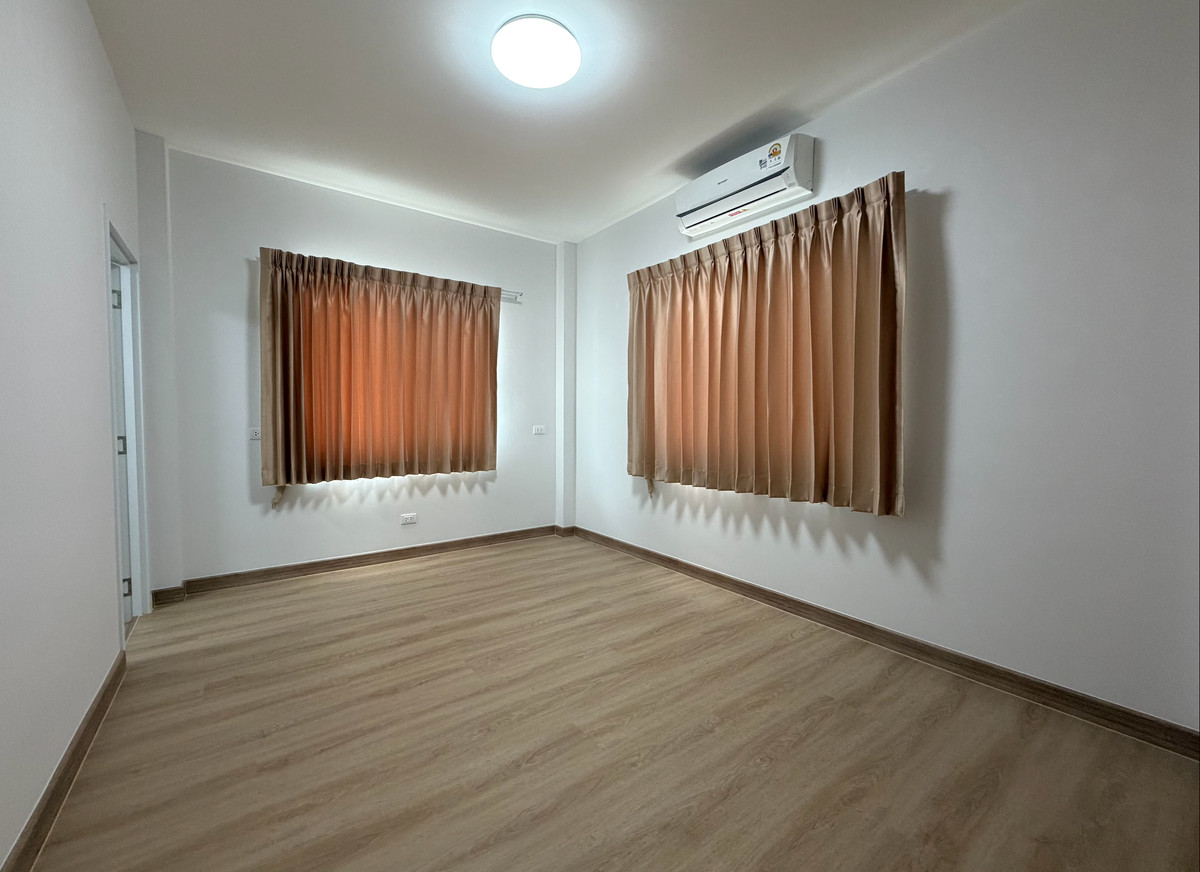 อ่อนนุช อุดมสุข : ขาย / ให้เช่า บ้านแฝดใหม่มือหนึ่ง ไม่มีเฟอร์นิเจอร์ อ่อนนุช 40